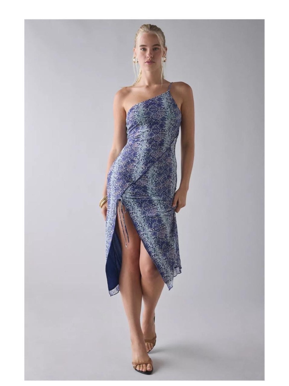Kimchi Blue One-Shoulder Blue Snake Print Midi Dress